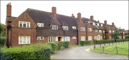 Emmott Close Carpenter Hse